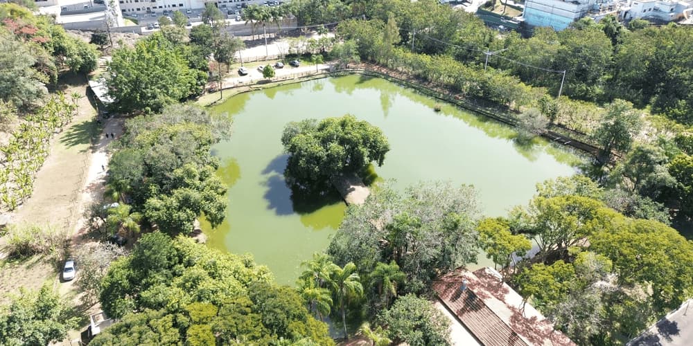 Vista aérea do lago